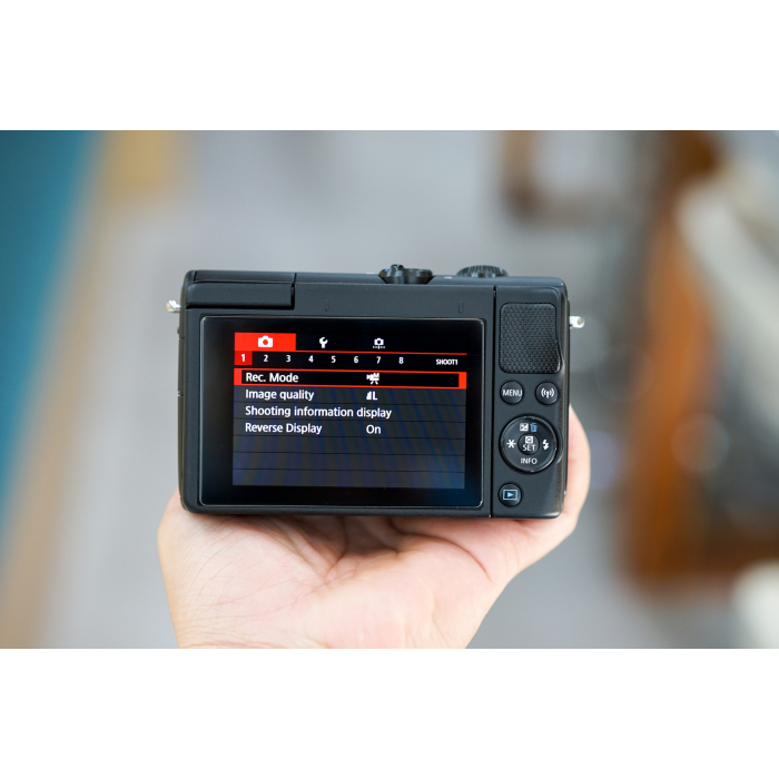 Canon EOS M100 + Kit Lens 15-45mm - Likenew