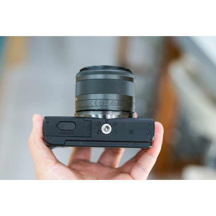 Canon EOS M100 + Kit Lens 15-45mm - Likenew