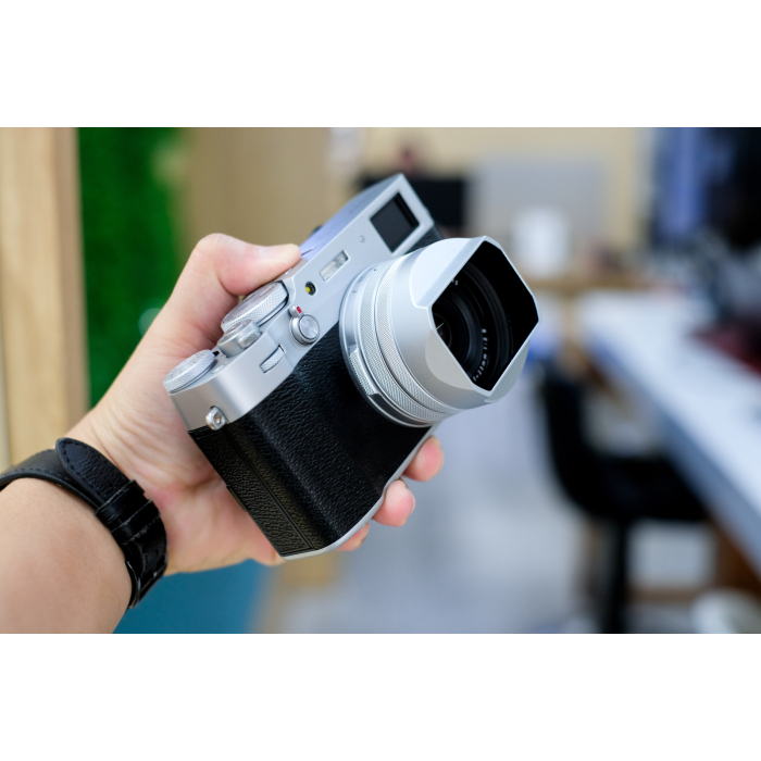 Fujifilm X100V - Silver likenew Fujifilm X100V - Silver likenew