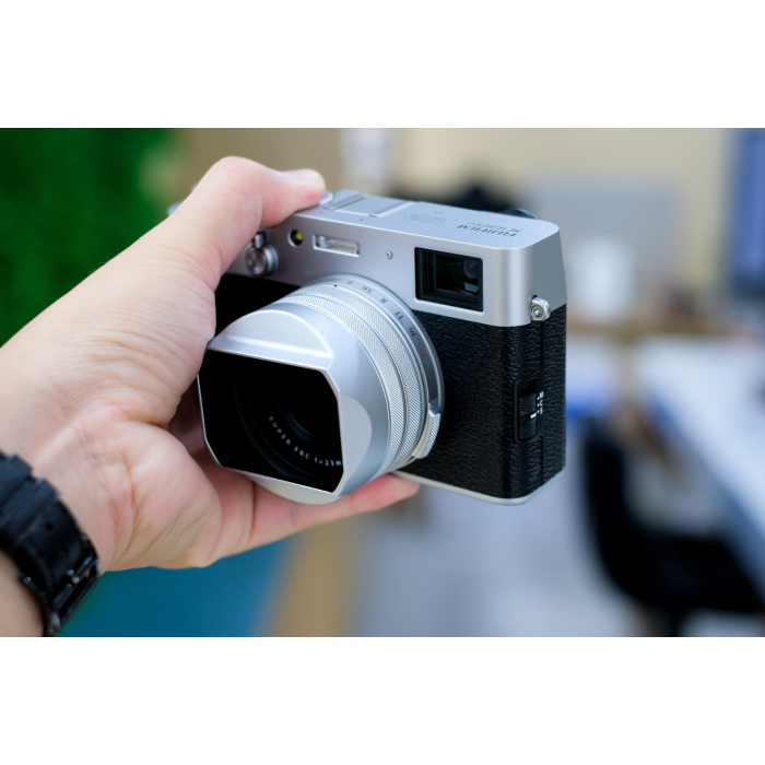 Fujifilm X100V - Silver likenew Fujifilm X100V - Silver likenew