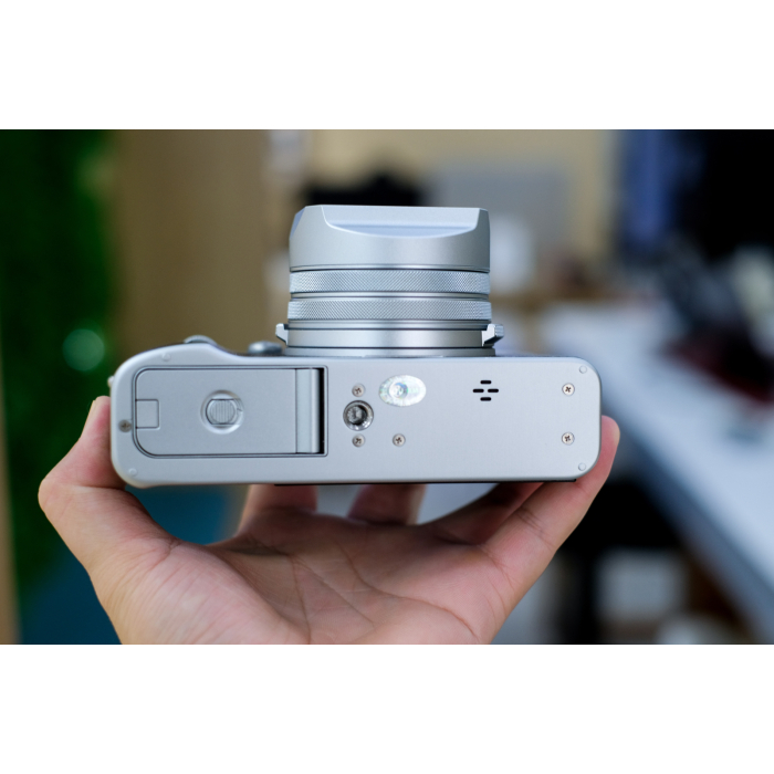 Fujifilm X100V - Silver likenew Fujifilm X100V - Silver likenew