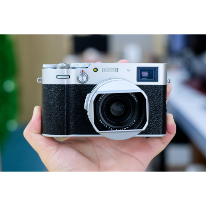 Fujifilm X100V - Silver likenew Fujifilm X100V - Silver likenew