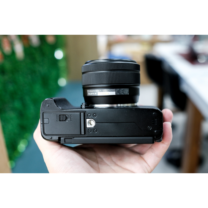 Fujifilm X-T200 + lens kit xc 15-45mm (Likenew)